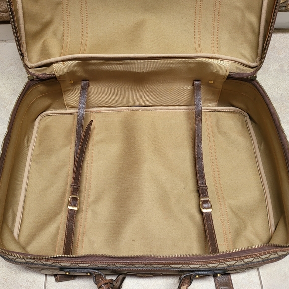 GUCCI Vintage Web GG Monogram Pattern
Who will be lucky to score this deal? - Picture 12 of 12